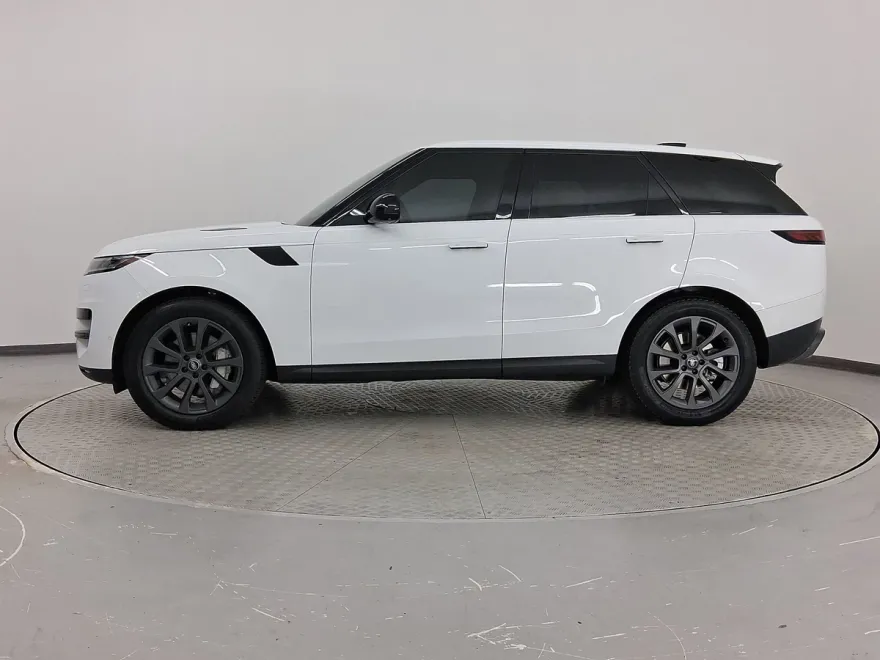 2024 Land Rover Range Rover Sport SE photo 1