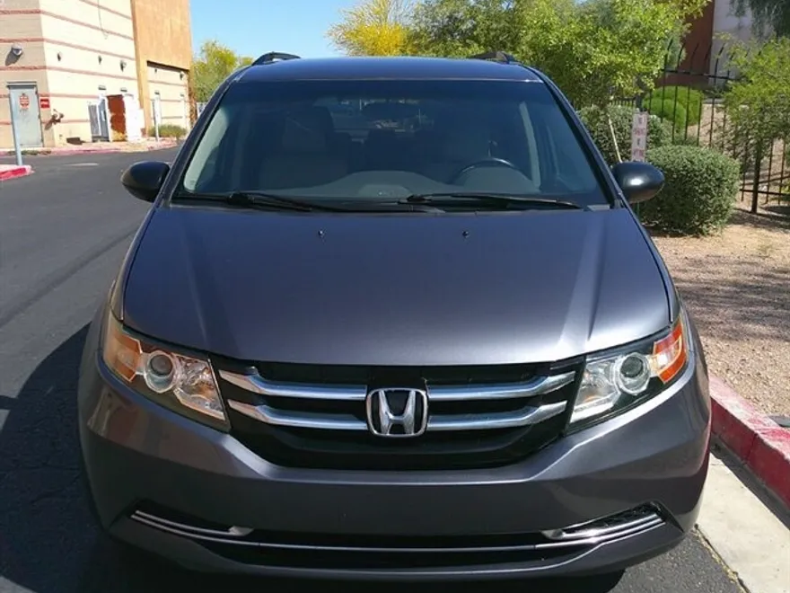 2016 Honda Odyssey LX photo 1