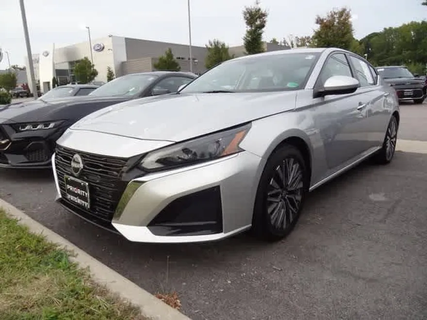 2023 Nissan Altima 2.5 SV photo 1