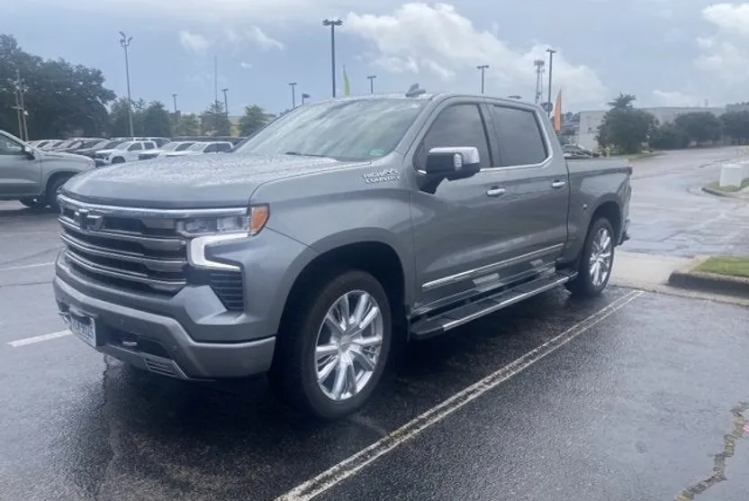 2024 Chevrolet Silverado 1500 High Country photo 1