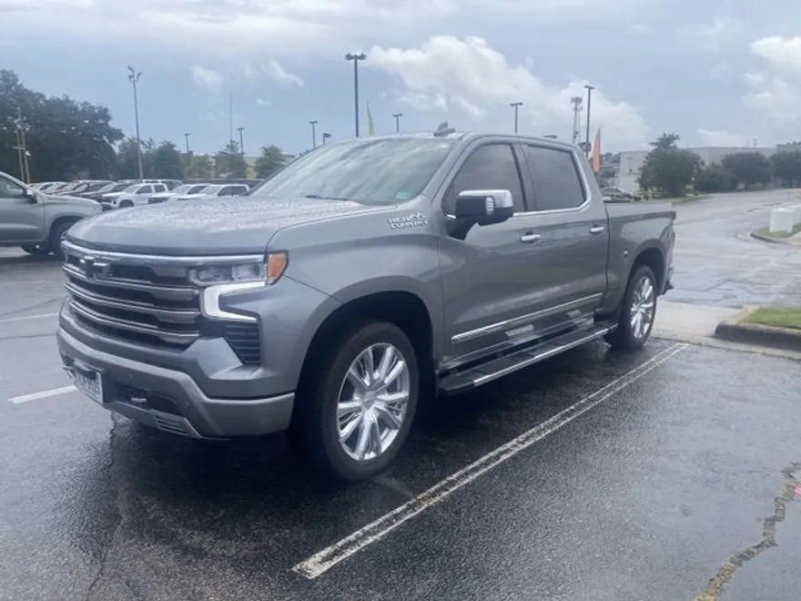 2024 Chevrolet Silverado 1500 High Country photo 1