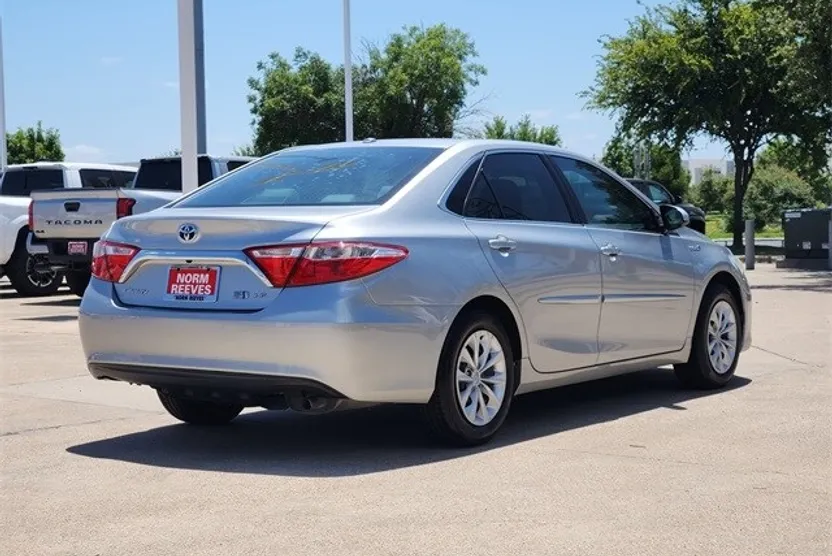 2017 Toyota Camry Hybrid LE photo 1
