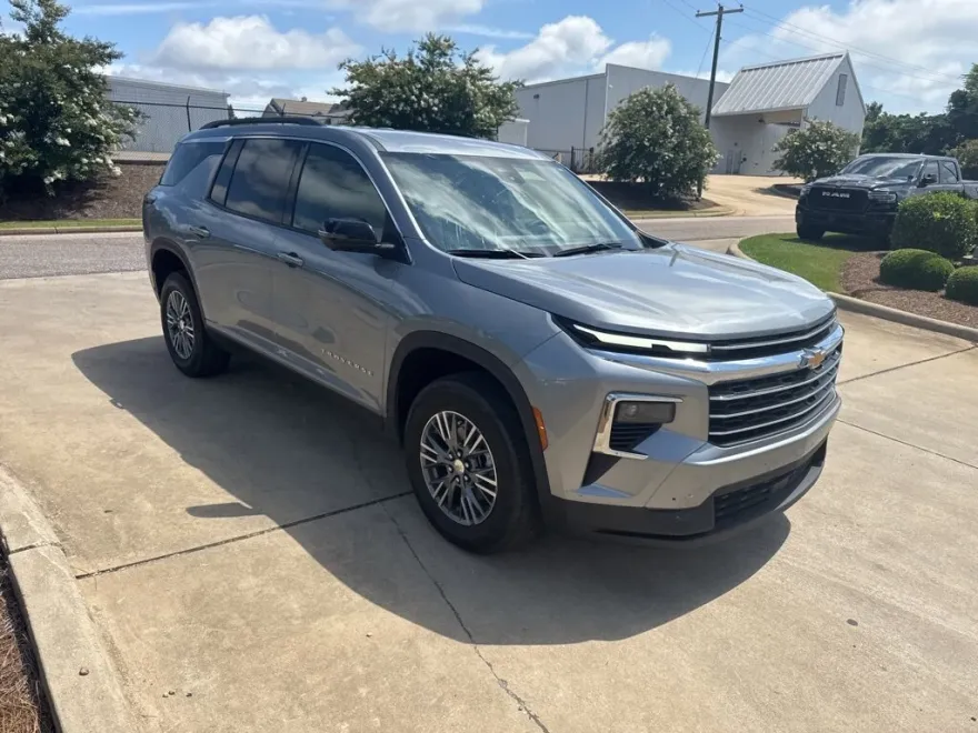 2024 Chevrolet Traverse 1LT photo 1