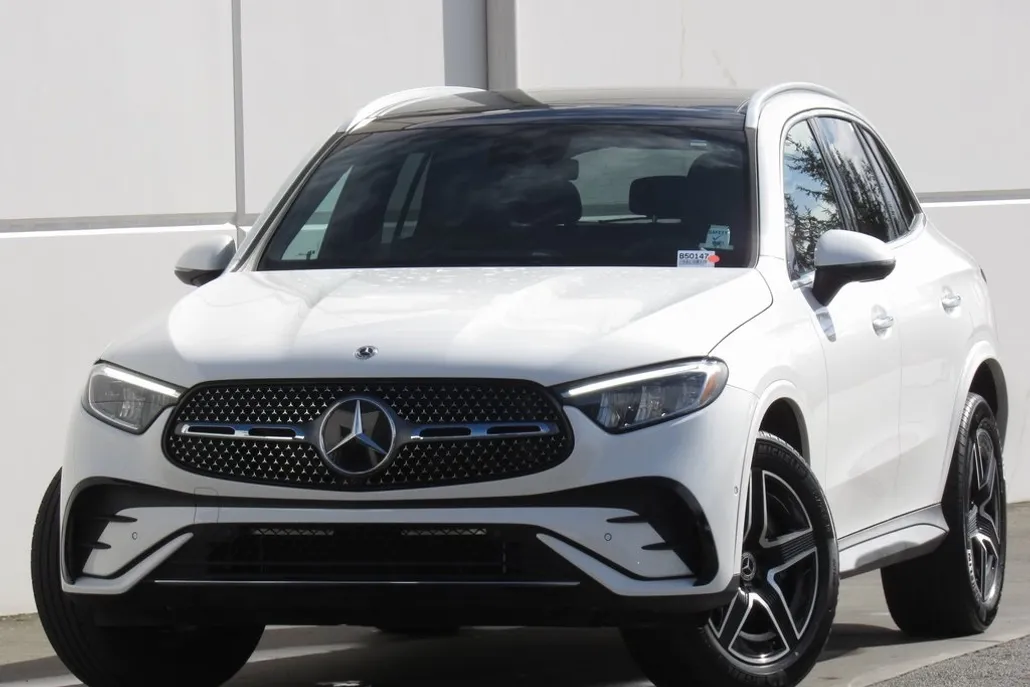 2025 Mercedes Benz GLC 300 4MATIC photo 1