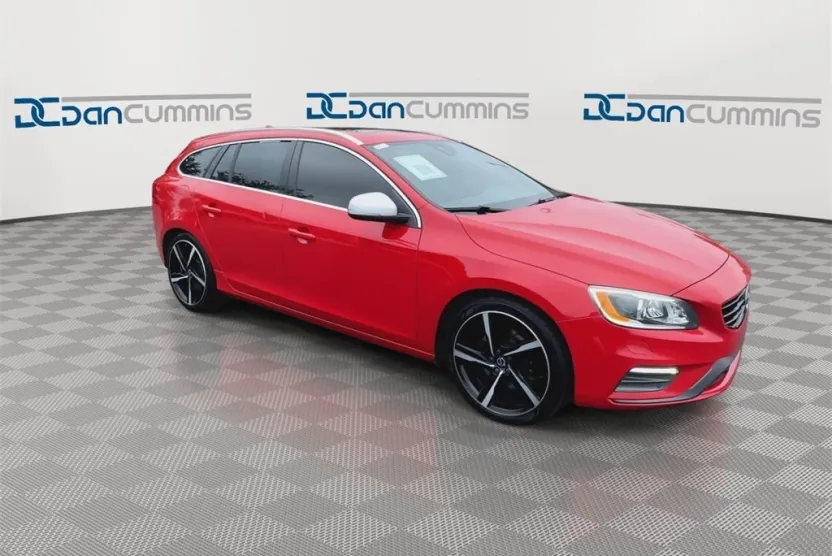 2016 Volvo V60 T6 R-Design photo 1