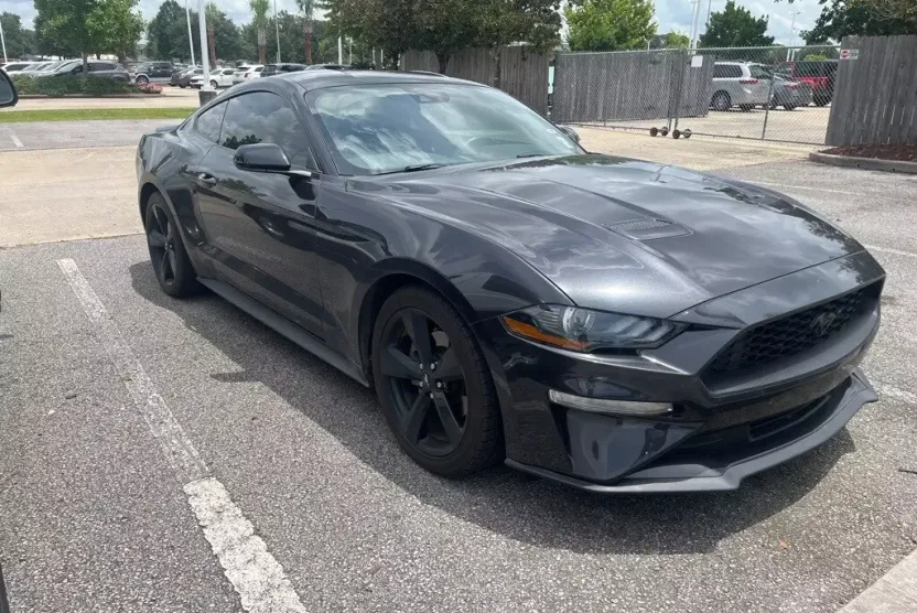 2022 Ford Mustang EcoBoost photo 1