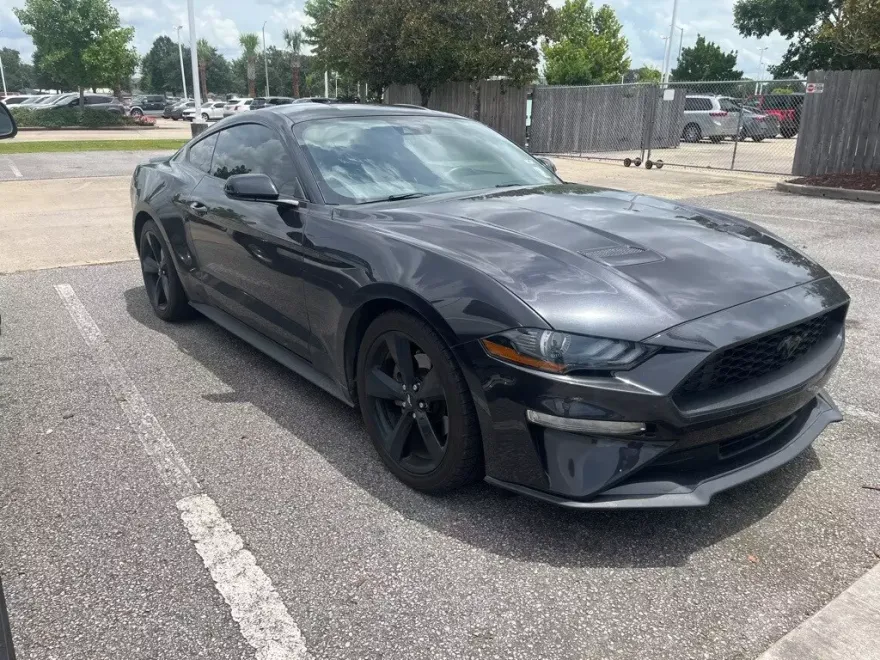 2022 Ford Mustang EcoBoost photo 1