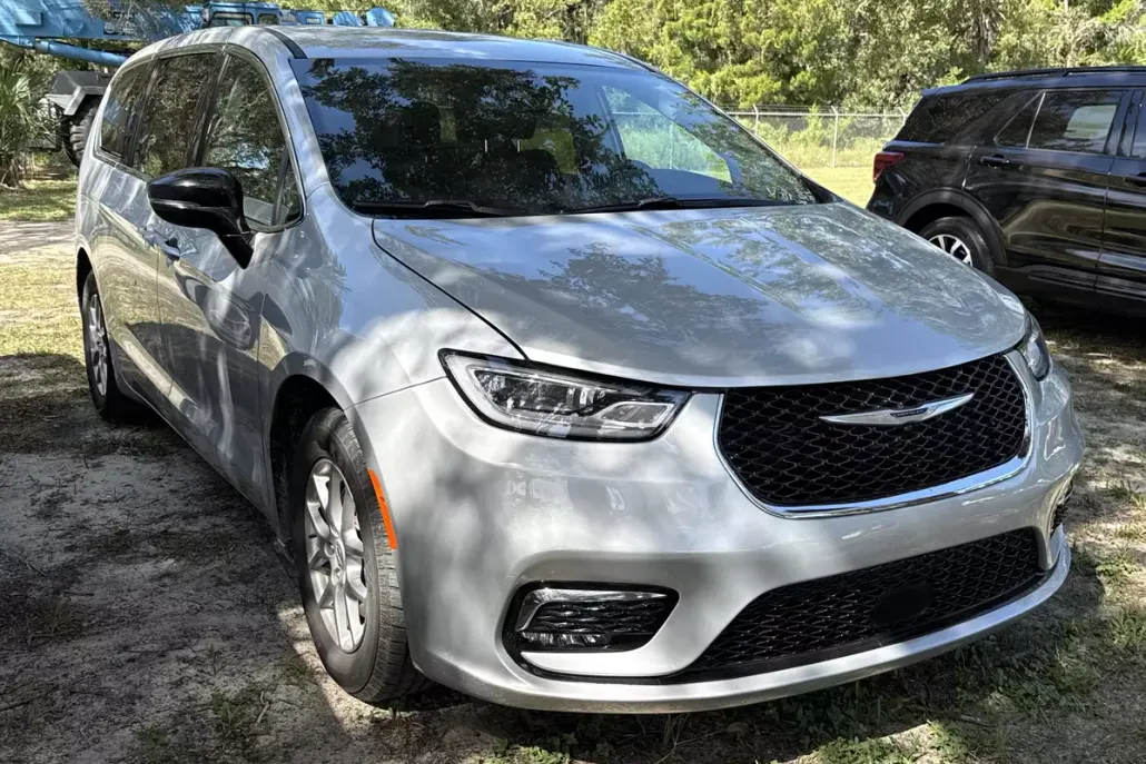 2024 Chrysler Pacifica Touring L photo 1