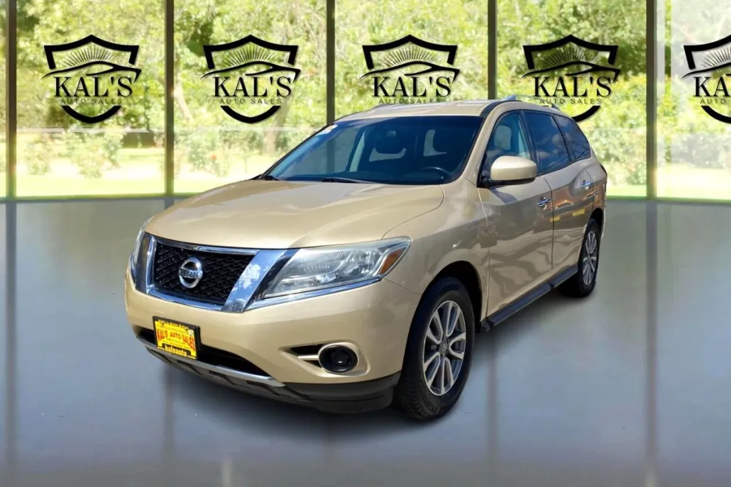 2013 Nissan Pathfinder SV photo 1