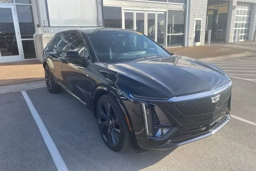 2024 Cadillac Lyriq Sport photo 1