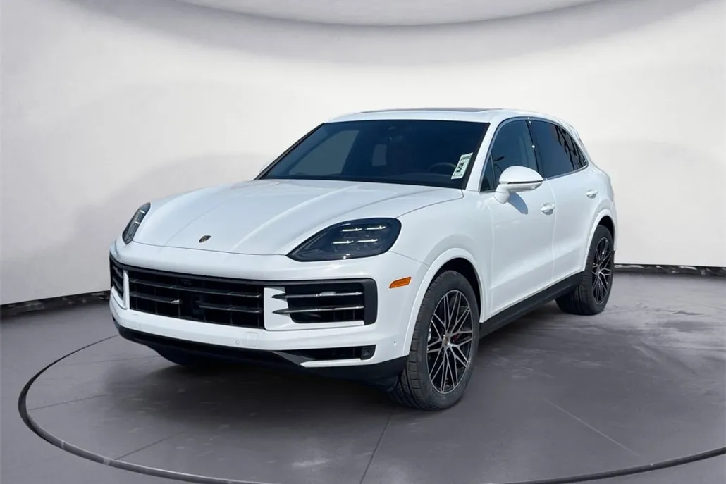 2025 Porsche Cayenne S photo 1