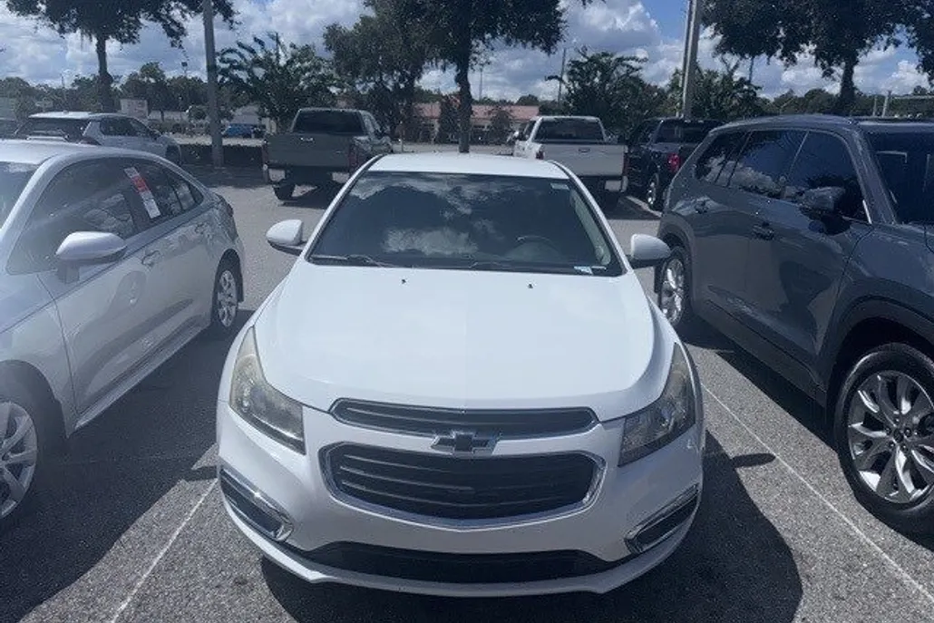 2016 Chevrolet Cruze photo 1