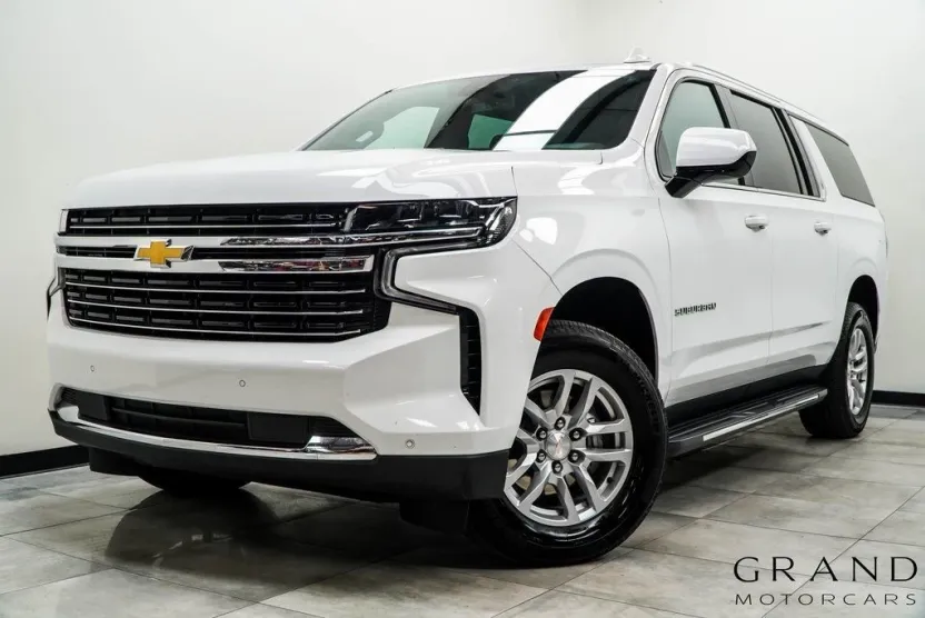 2024 Chevrolet Suburban LT photo 1