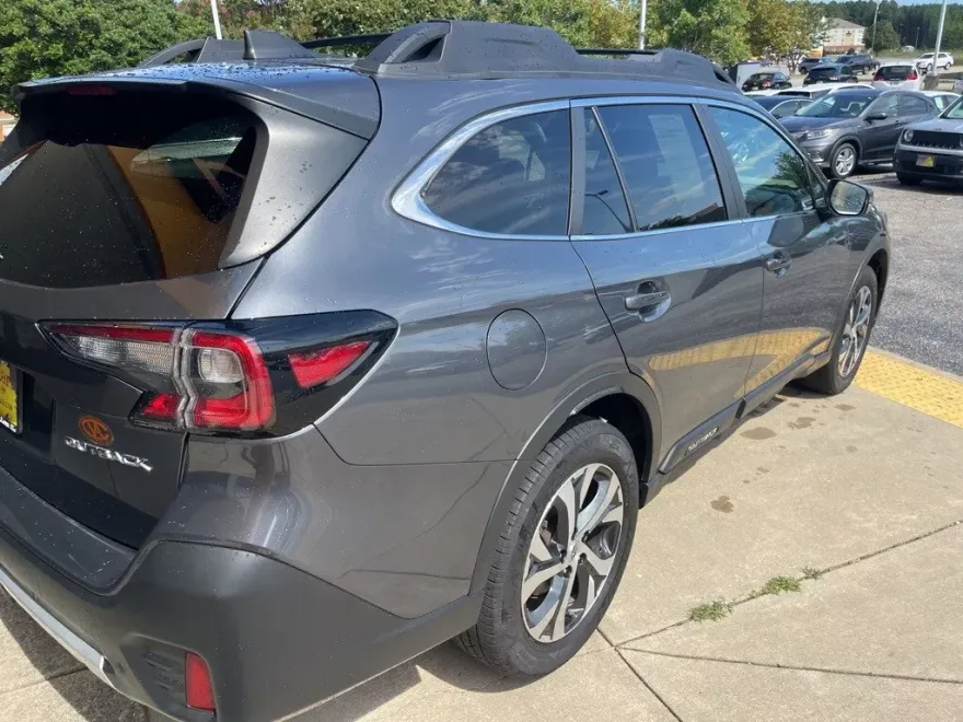 2021 Subaru Outback Limited photo 1