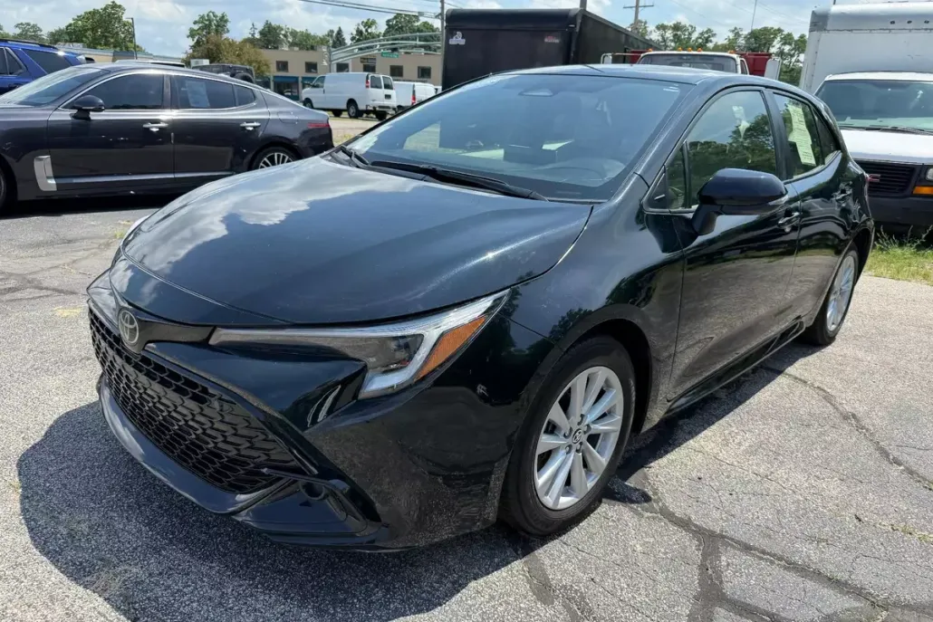 2023 Toyota Corolla SE photo 1