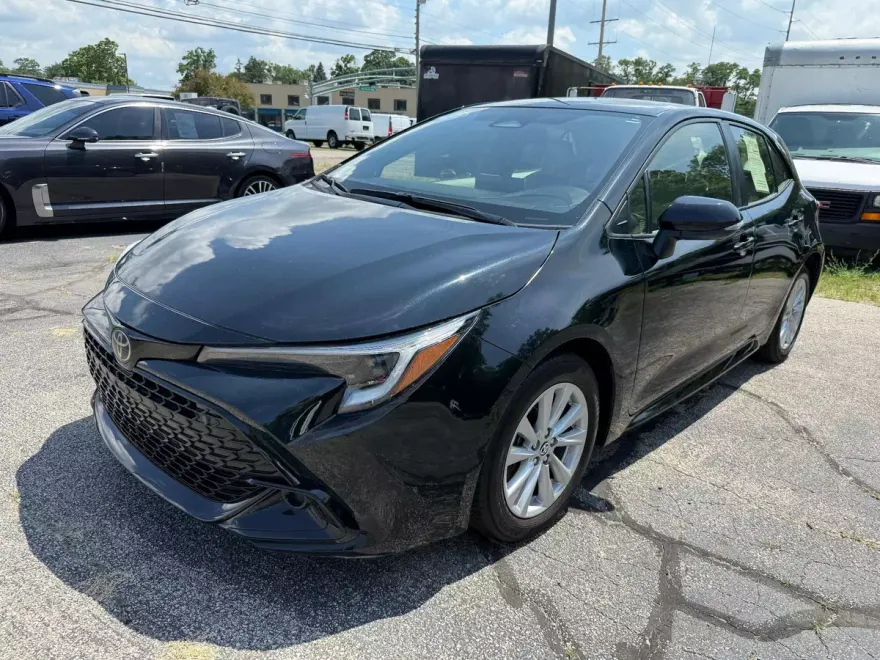 2023 Toyota Corolla SE photo 1