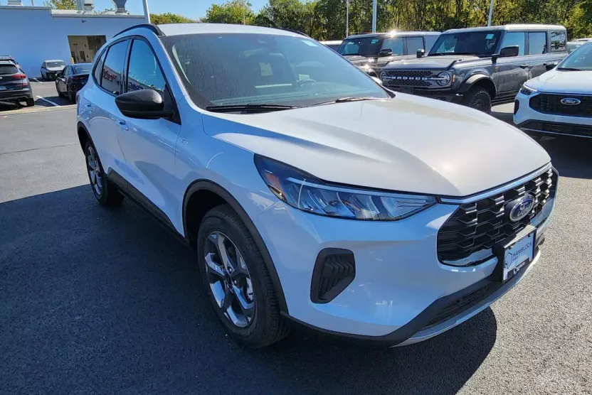 2025 Ford Escape ST-Line photo 1