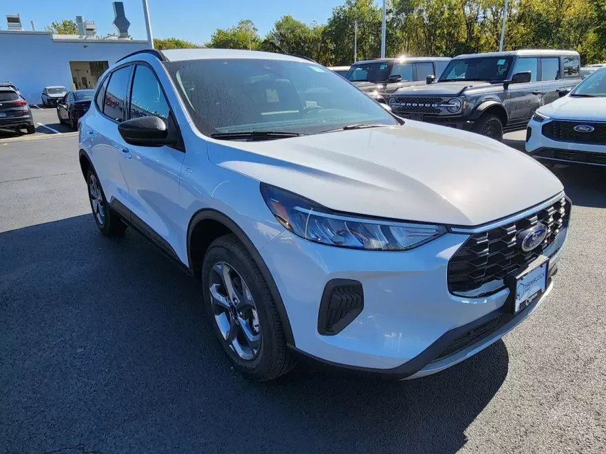 2025 Ford Escape ST-Line photo 1