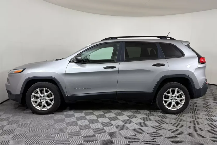 2017 Jeep Cherokee Sport photo 1