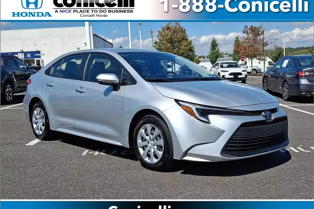 2025 Toyota Corolla Hybrid LE photo 1