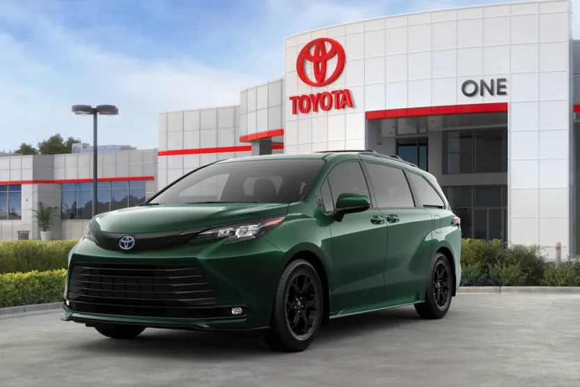 2025 Toyota Sienna Woodland Edition photo 1