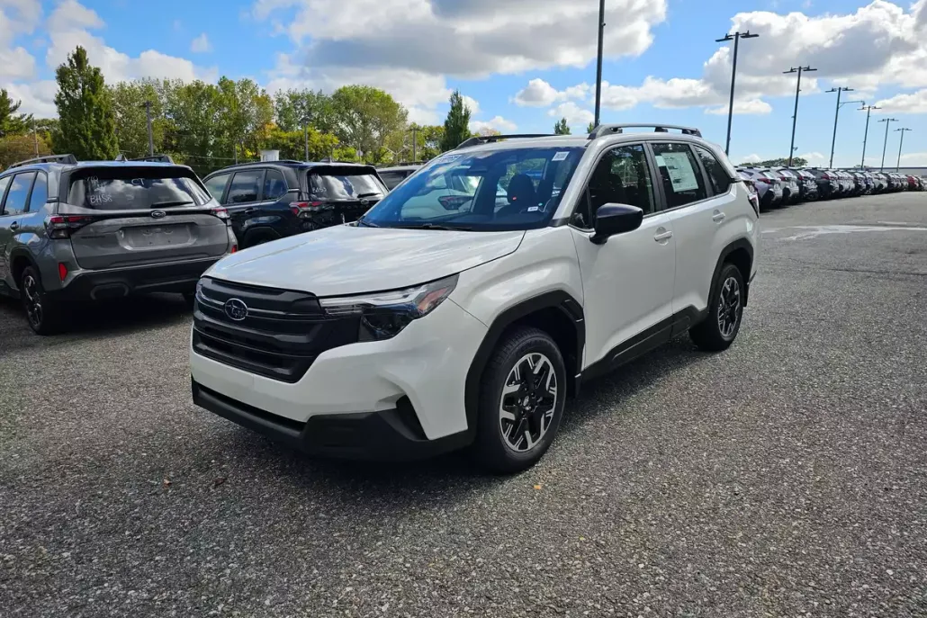 2025 Subaru Forester Base photo 1