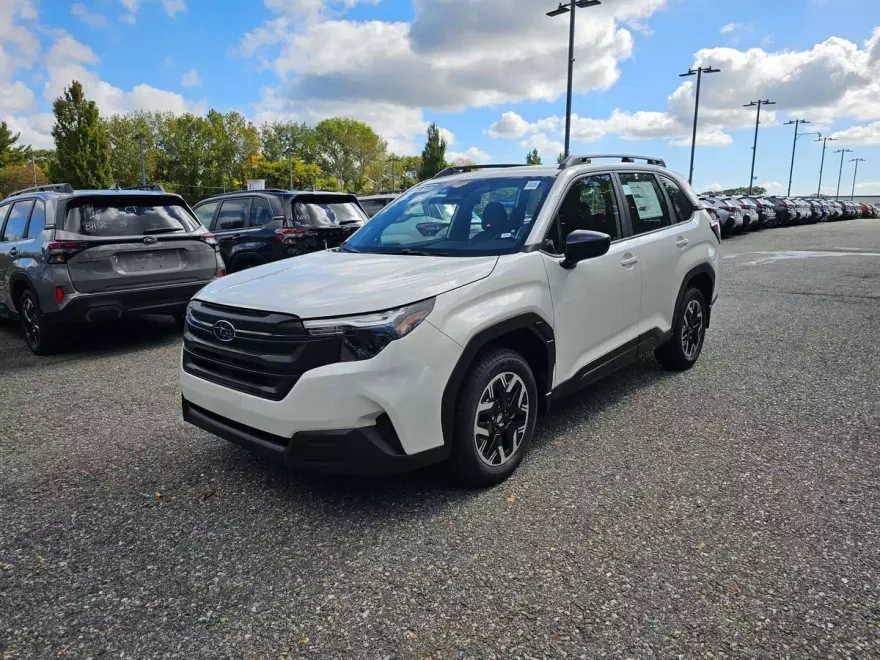 2025 Subaru Forester Base photo 1