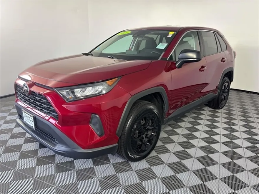 2022 Toyota RAV4 LE photo 1