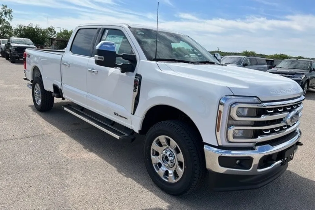 2025 Ford F-350 Lariat photo 1