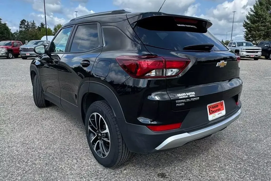 2025 Chevrolet Trailblazer LT photo 1