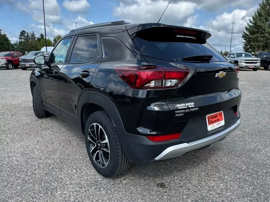 2025 Chevrolet Trailblazer LT photo 1