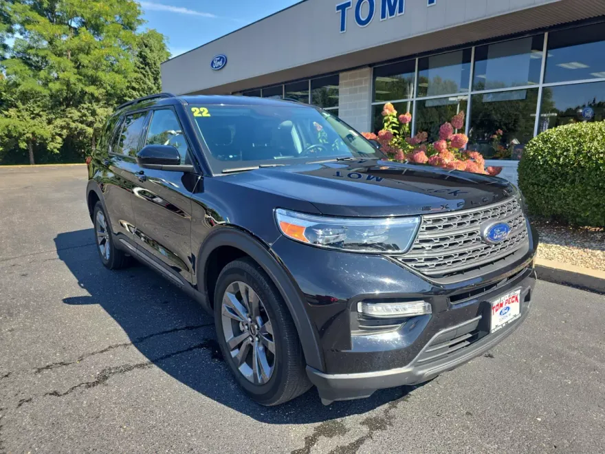 2022 Ford Explorer XLT photo 1