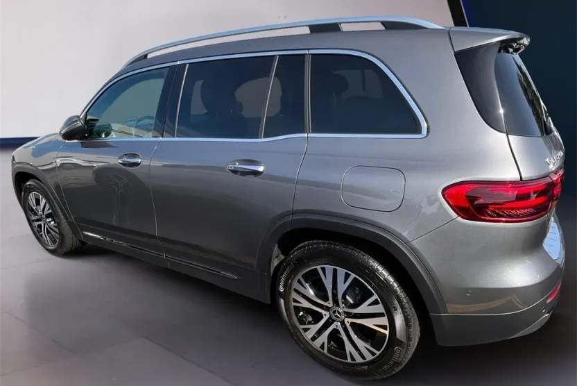 2025 Mercedes Benz GLB 250 4MATIC photo 1