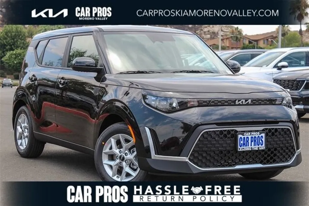 2025 Kia Soul LX photo 1