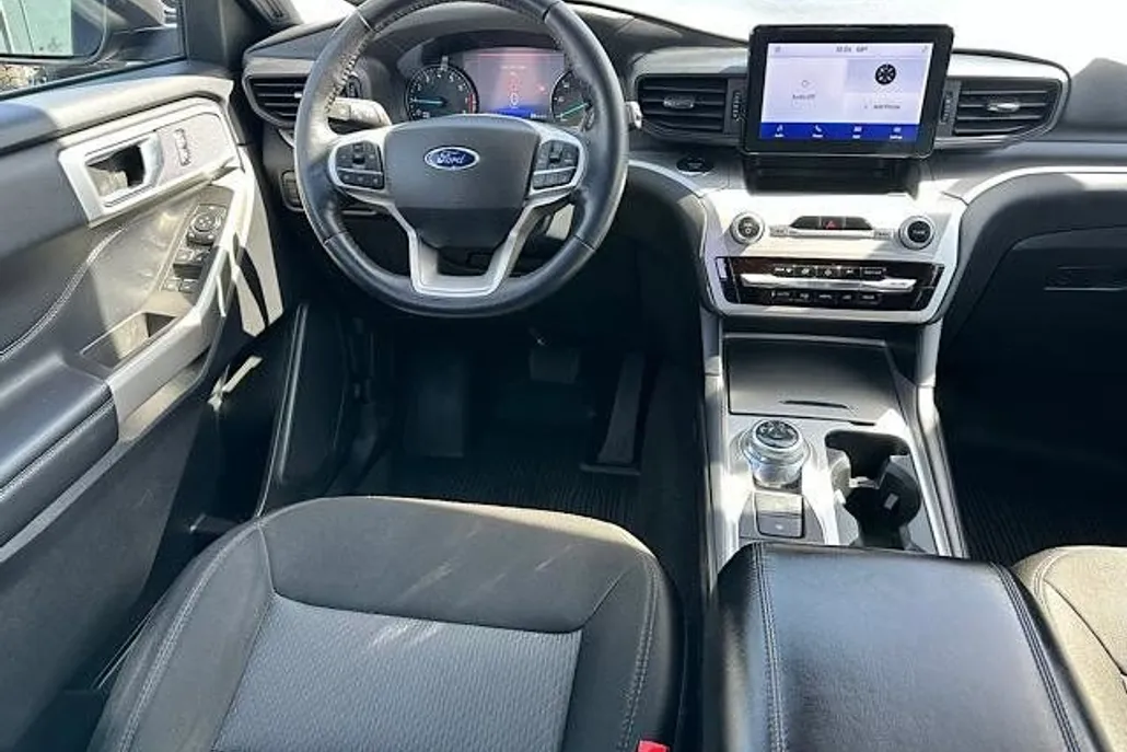 2022 Ford Explorer XLT photo 1