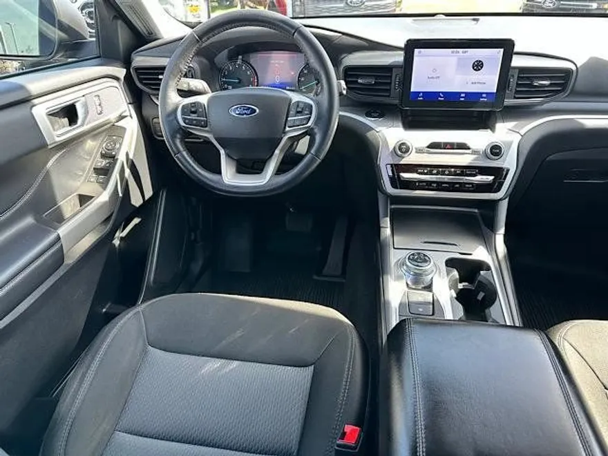 2022 Ford Explorer XLT photo 1