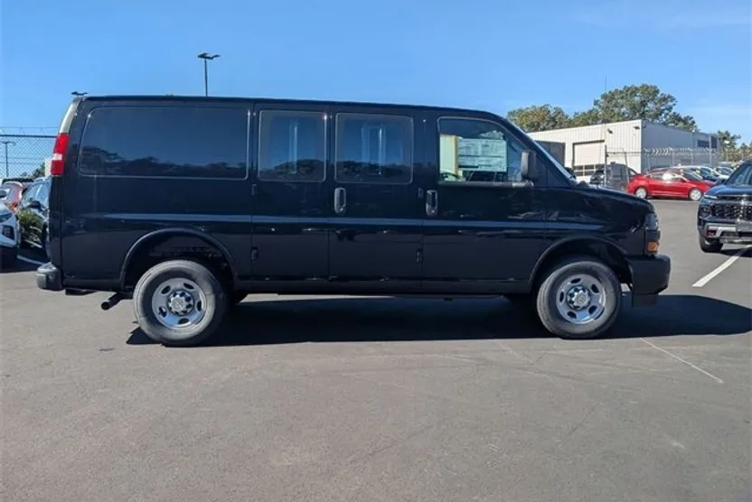 2025 Chevrolet Express Cargo 2500 photo 1