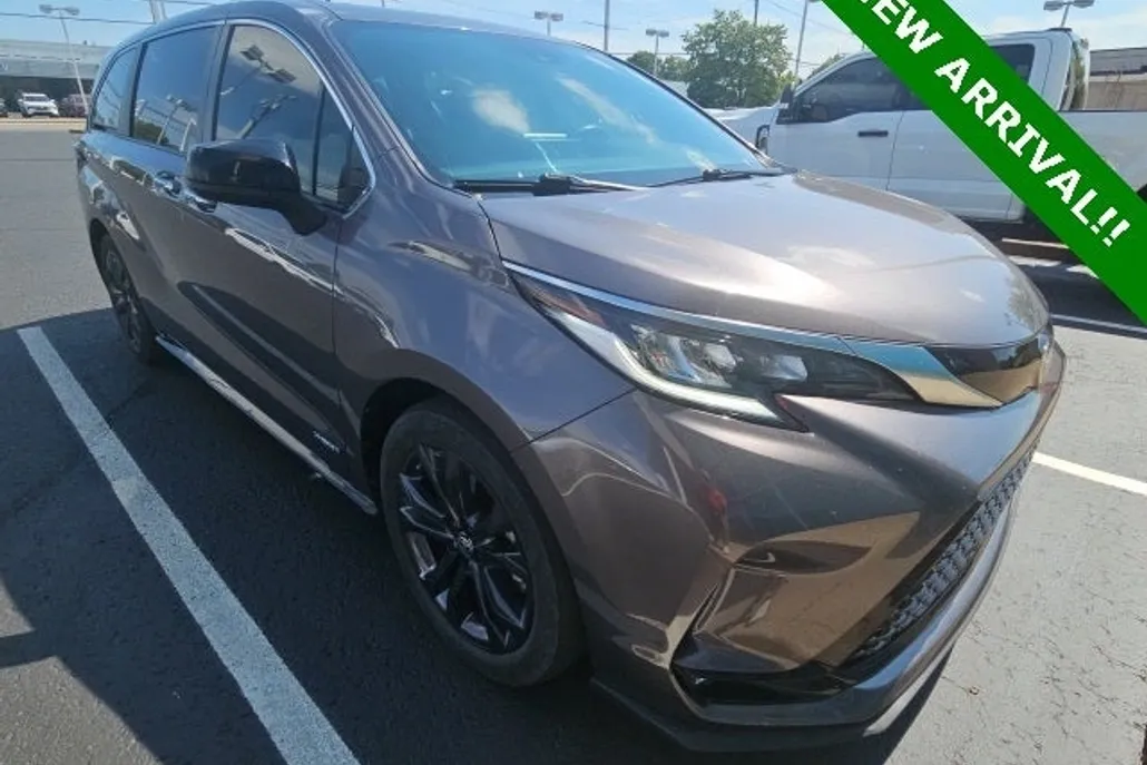 2021 Toyota Sienna XSE photo 1