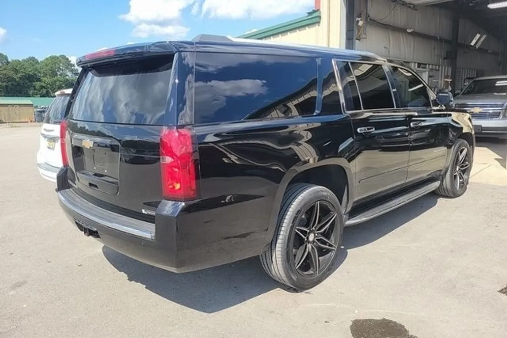 2018 Chevrolet Suburban Premier photo 1