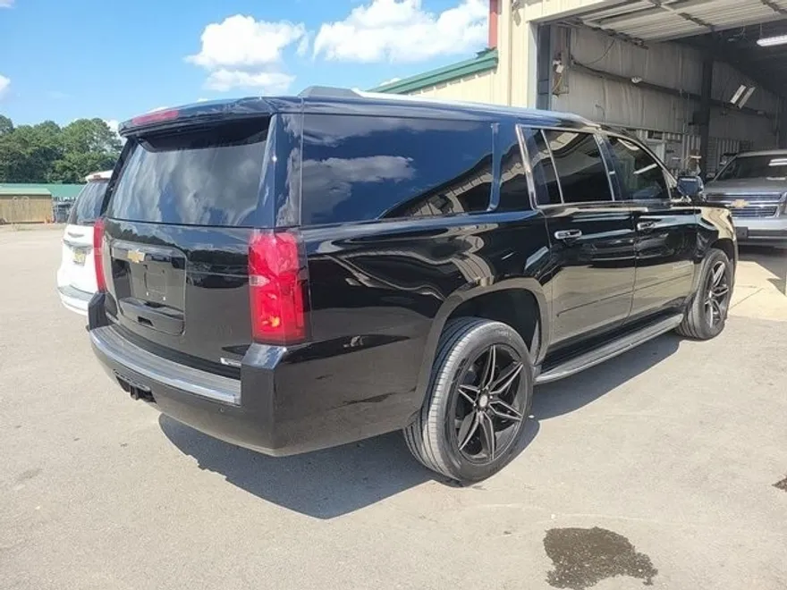 2018 Chevrolet Suburban Premier photo 1