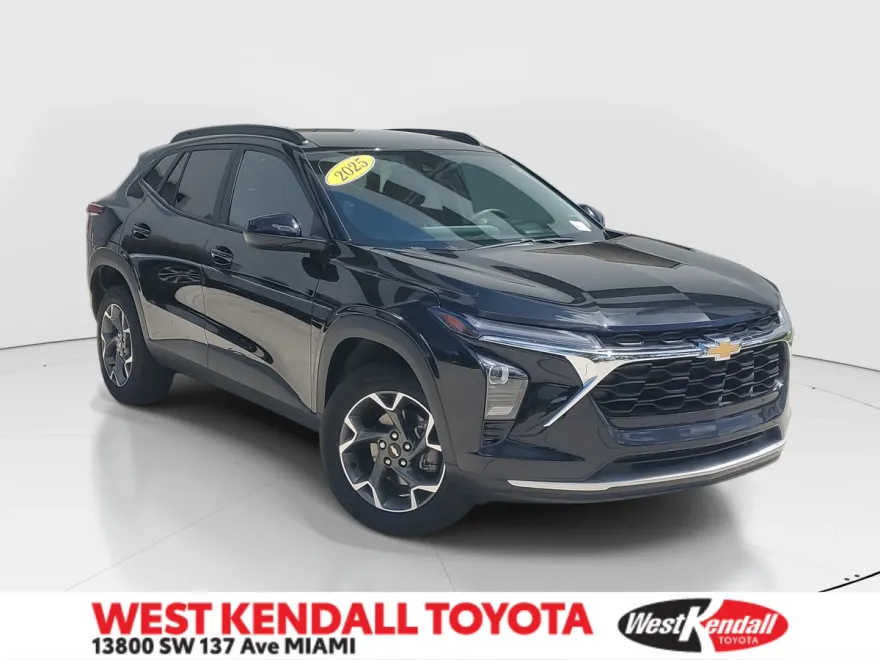 2025 Chevrolet Trax LT photo 1