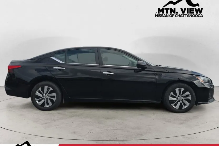 2025 Nissan Altima S photo 1