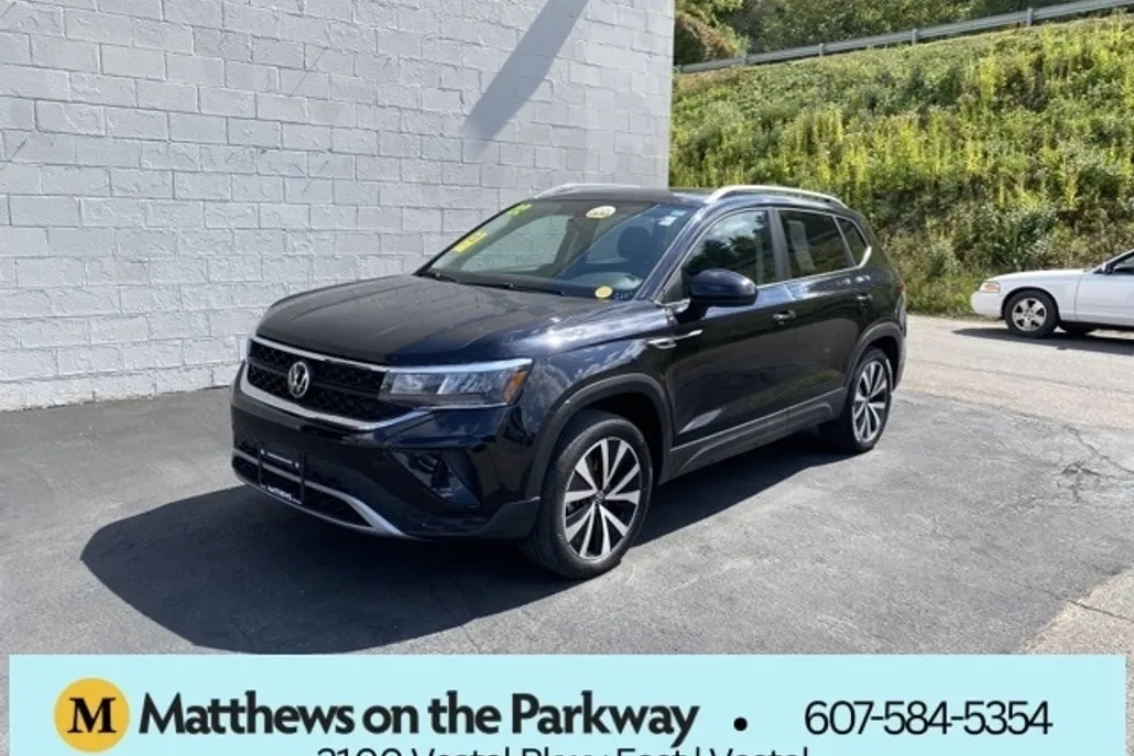2022 Volkswagen Taos SE photo 1