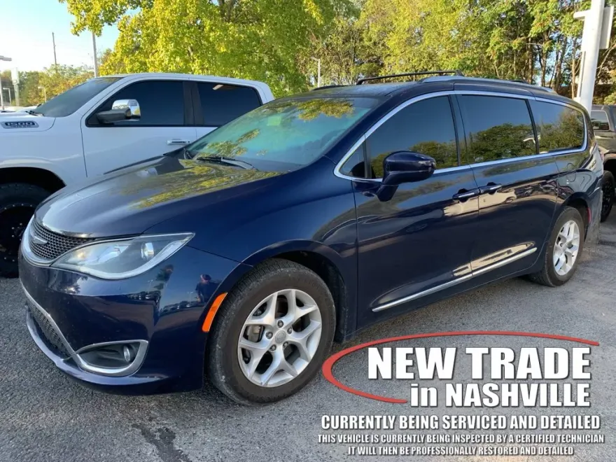 2020 Chrysler Pacifica Touring L photo 1