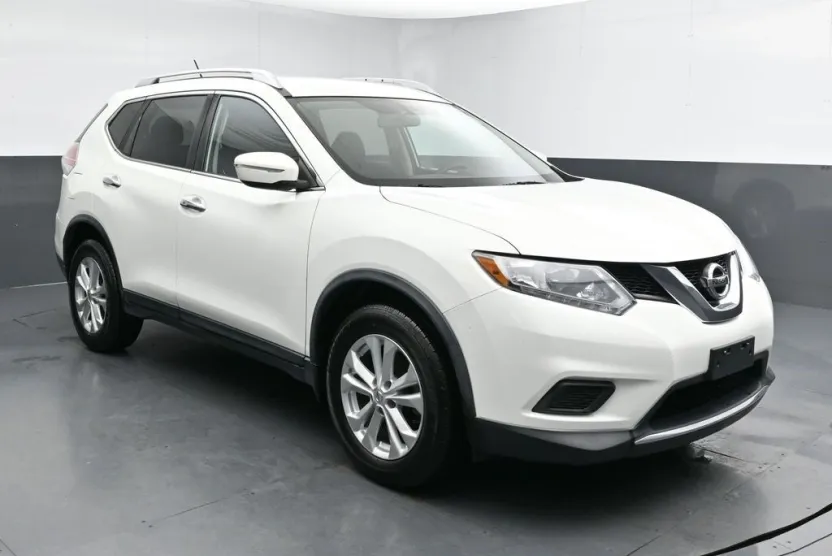 2016 Nissan Rogue SV photo 1