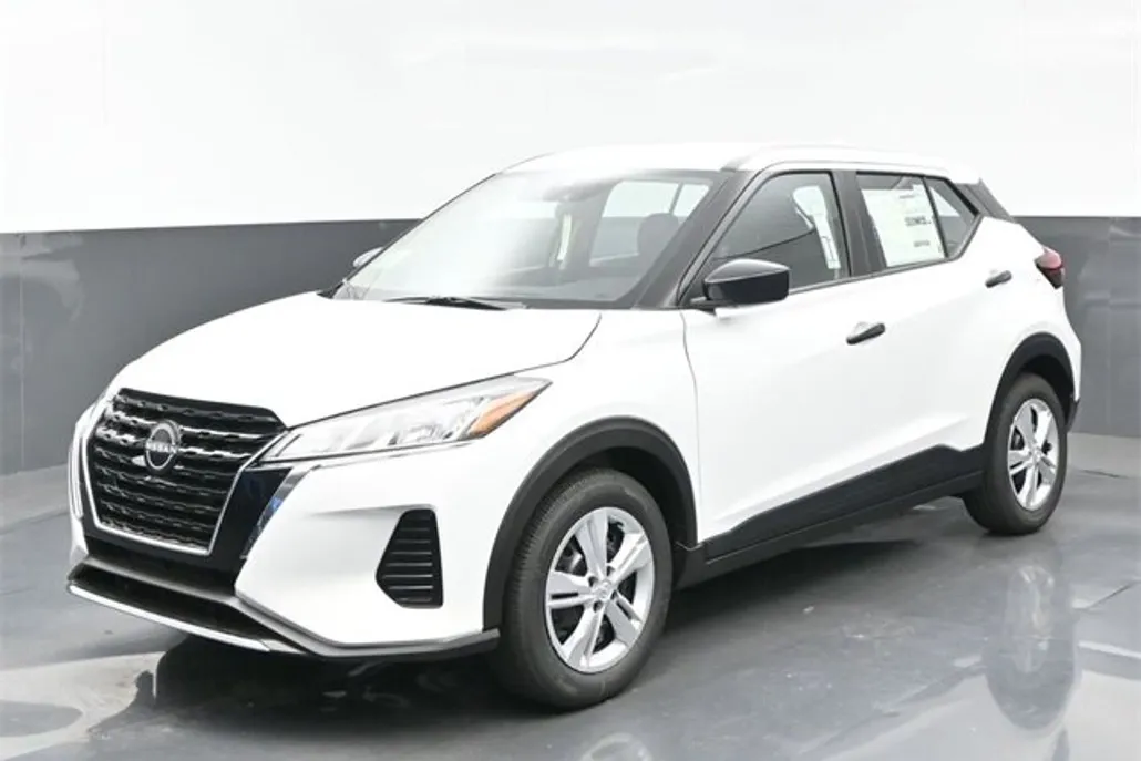 2025 Nissan Kicks Play S photo 1