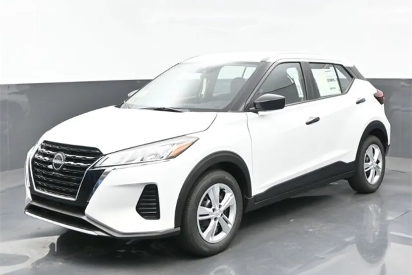 2025 Nissan Kicks Play S photo 1