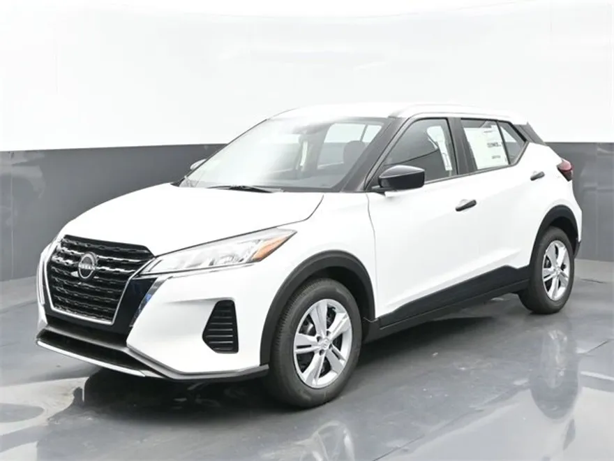 2025 Nissan Kicks Play S photo 1