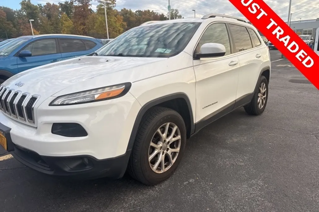 2016 Jeep Cherokee Latitude photo 1