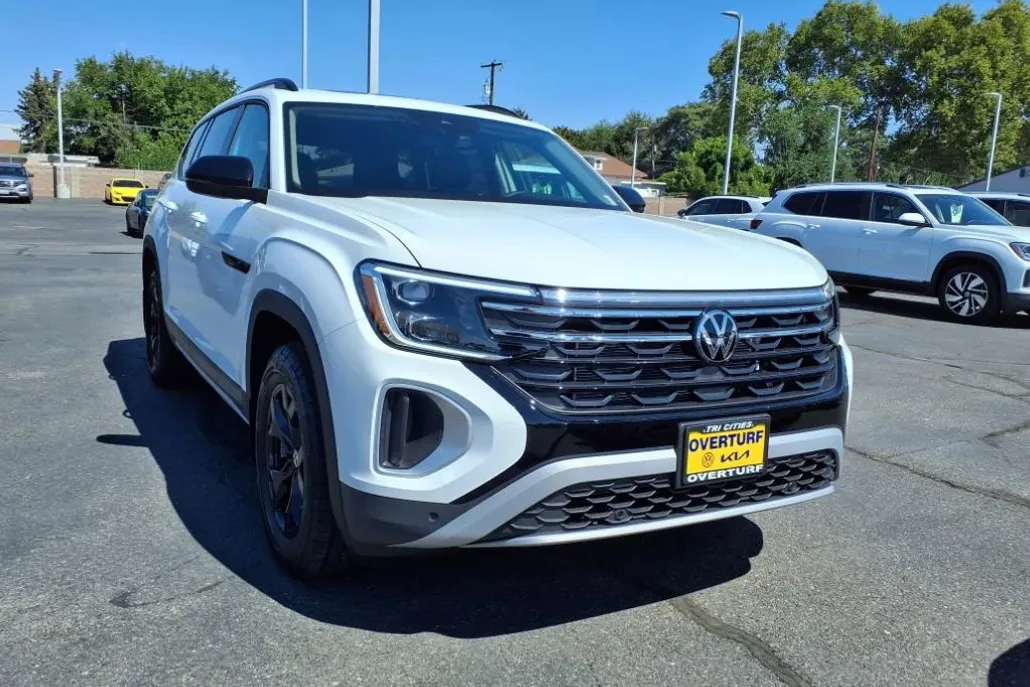 2025 Volkswagen Atlas Peak Edition SE photo 1